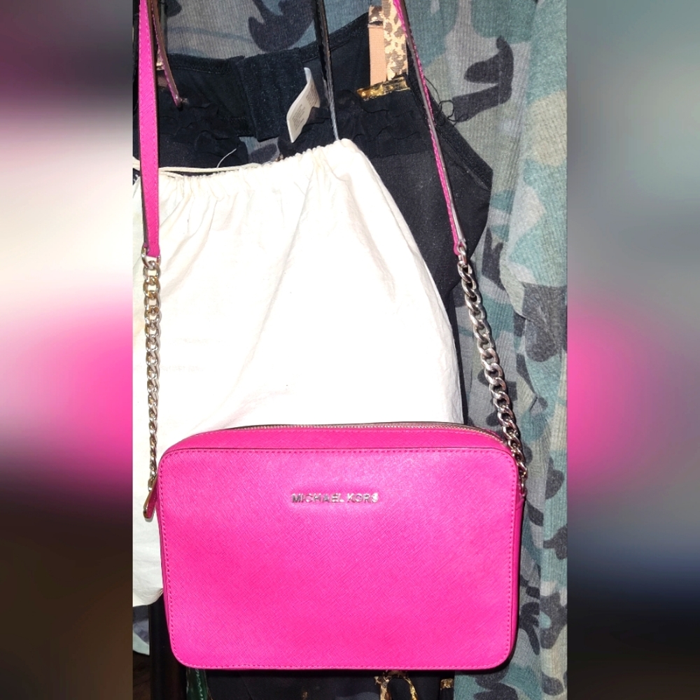 Micheal Kors - Picture 1 of 3